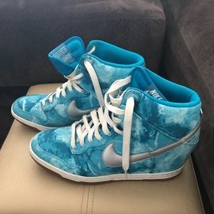 NIkE Woman’s Dunk Sky Hi